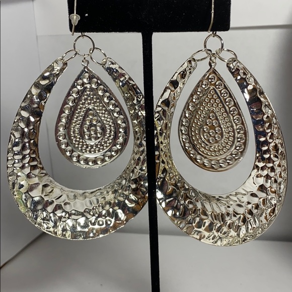 Big Bright silver earrings. 4” drop - Picture 5 of 5